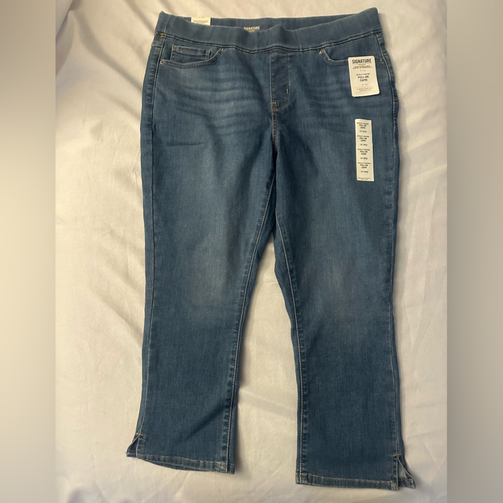 Signature by Levi Strauss total shaping pull on capri size 14